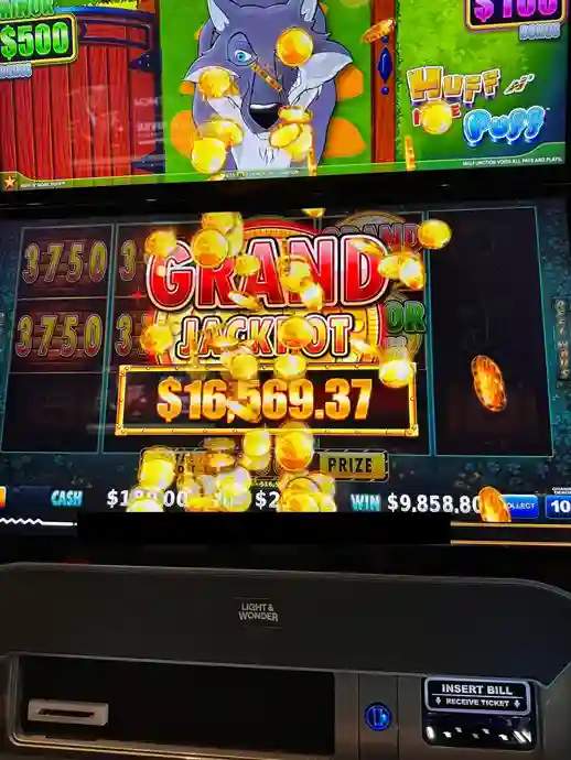 Playing Huff N More Puff on Mobile vs Playing It in Las Vegas